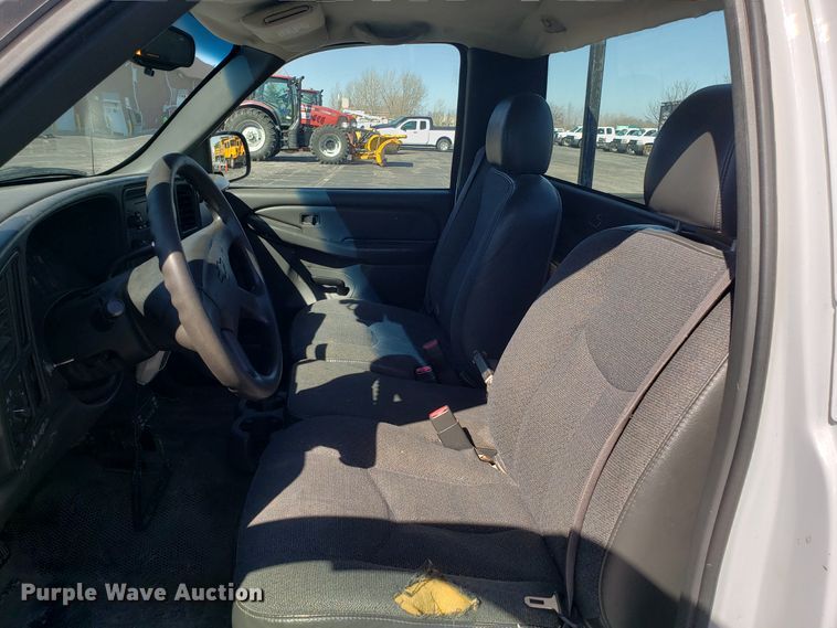 image for item DD2565 2005 Chevrolet Silverado 1500 pickup truck