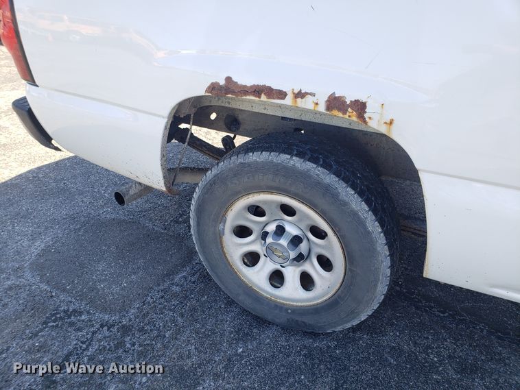 image for item DD2565 2005 Chevrolet Silverado 1500 pickup truck