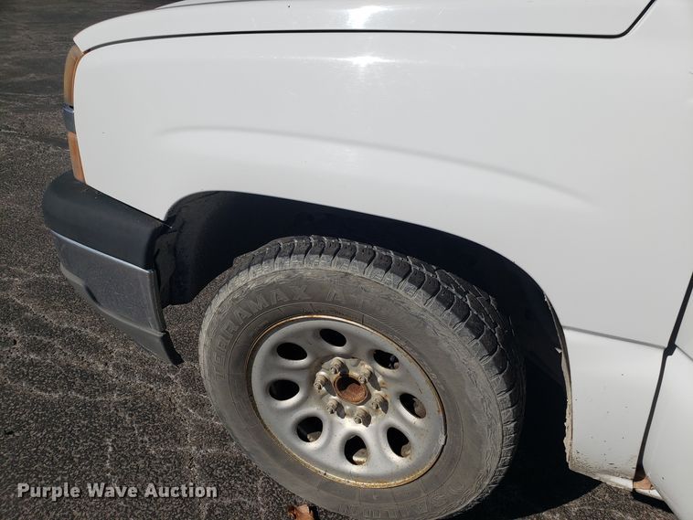 image for item DD2565 2005 Chevrolet Silverado 1500 pickup truck