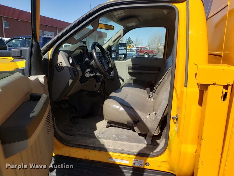 image for item DD2574 2008 Ford F550 Super Duty bucket truck