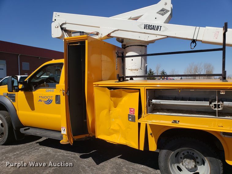 image for item DD2574 2008 Ford F550 Super Duty bucket truck