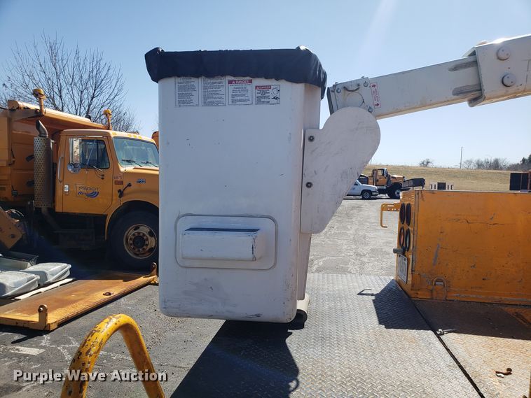 image for item DD2574 2008 Ford F550 Super Duty bucket truck