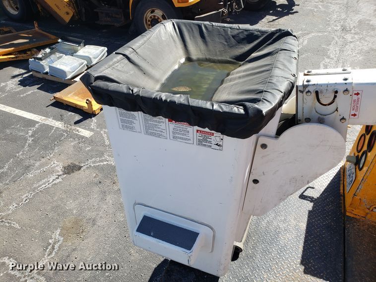 image for item DD2574 2008 Ford F550 Super Duty bucket truck