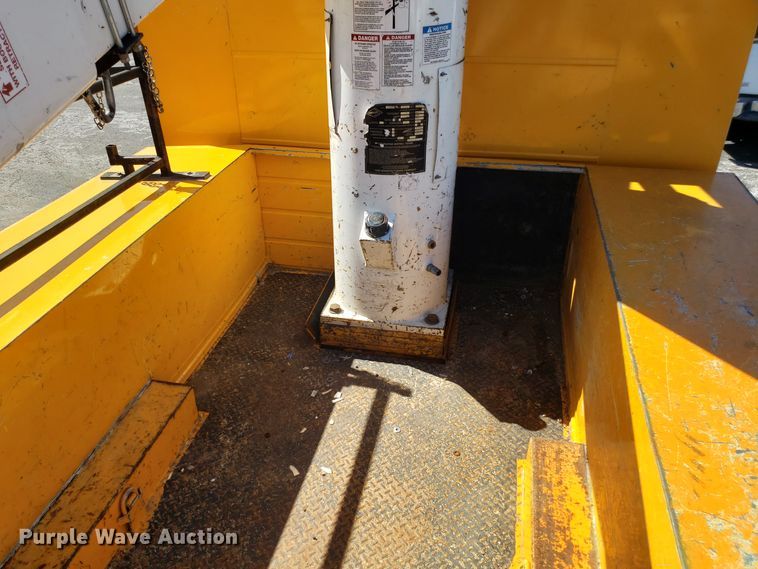 image for item DD2574 2008 Ford F550 Super Duty bucket truck