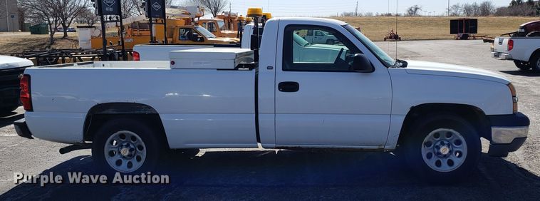 image for item DD2579 2005 Chevrolet Silverado 1500 pickup truck