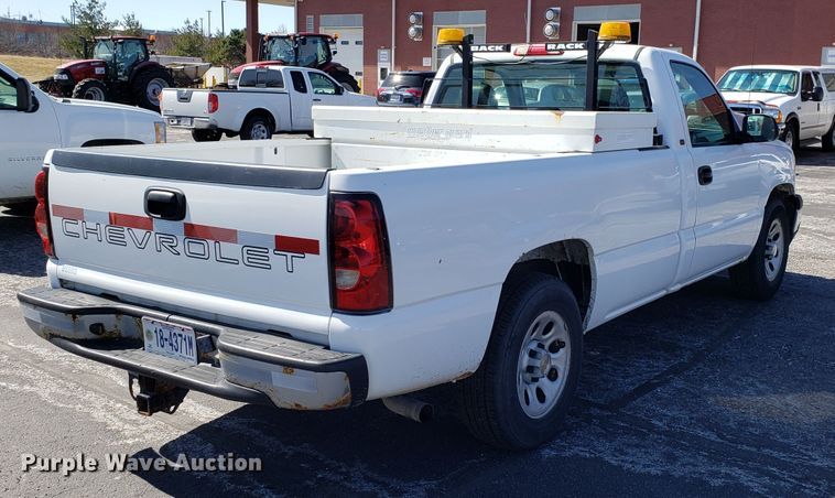 image for item DD2579 2005 Chevrolet Silverado 1500 pickup truck