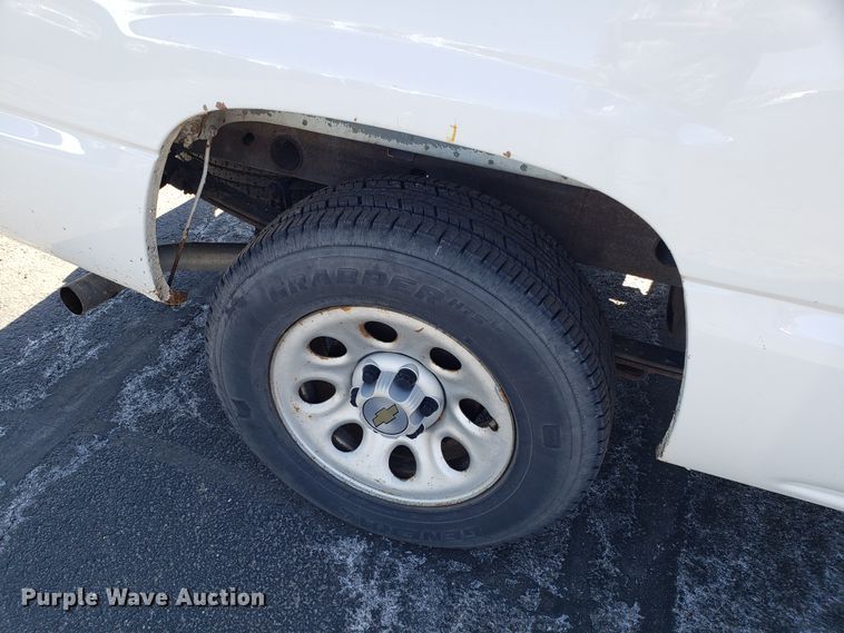 image for item DD2579 2005 Chevrolet Silverado 1500 pickup truck