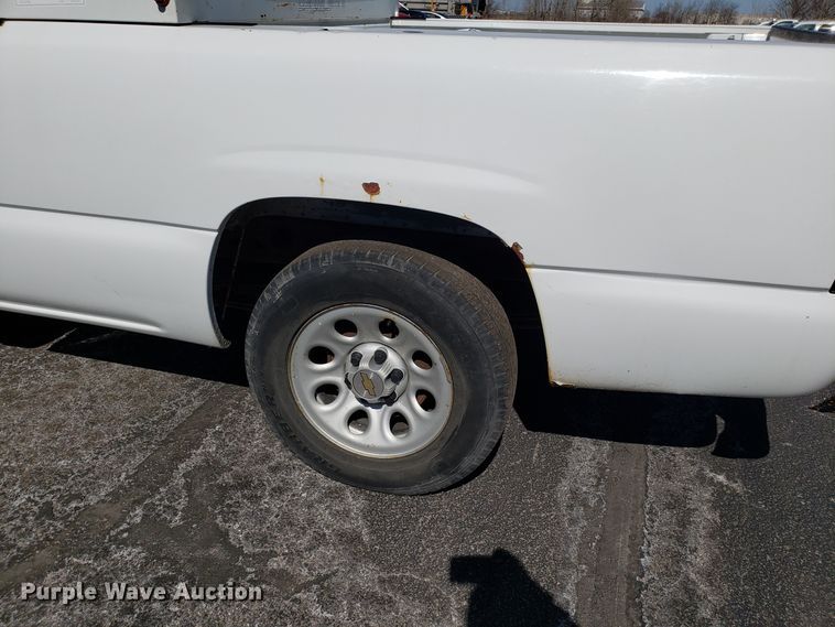 image for item DD2579 2005 Chevrolet Silverado 1500 pickup truck