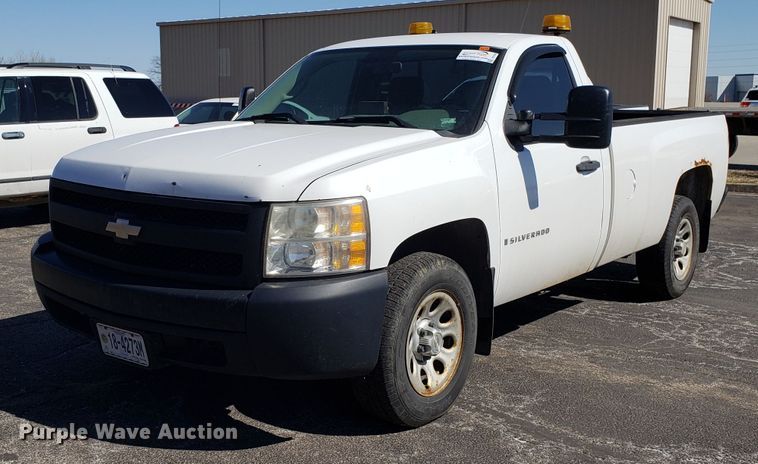 image for item DD2582 2007 Chevrolet Silverado 1500 pickup truck