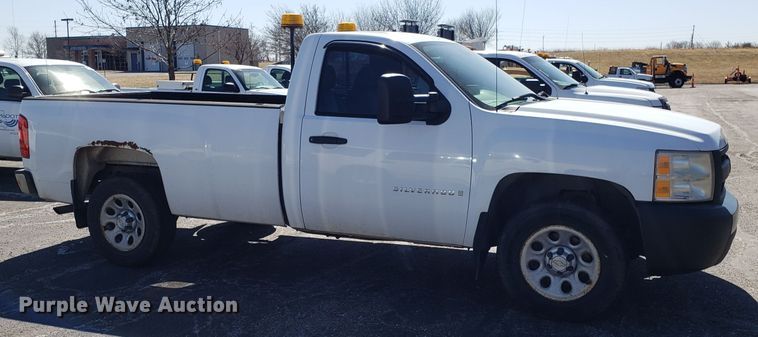 image for item DD2582 2007 Chevrolet Silverado 1500 pickup truck