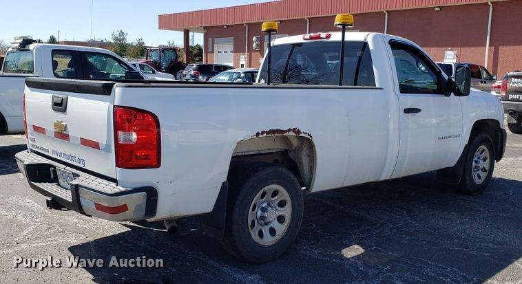 image for item DD2582 2007 Chevrolet Silverado 1500 pickup truck