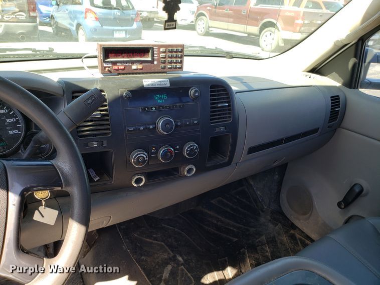 image for item DD2582 2007 Chevrolet Silverado 1500 pickup truck