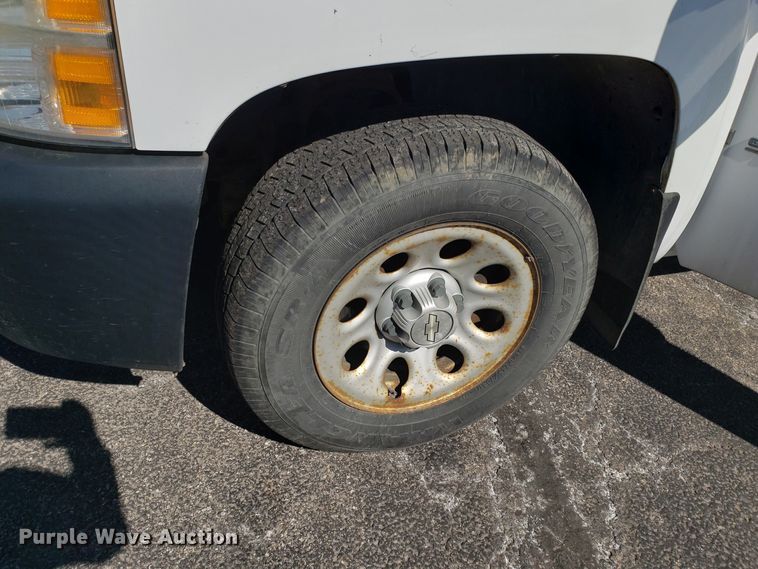 image for item DD2582 2007 Chevrolet Silverado 1500 pickup truck