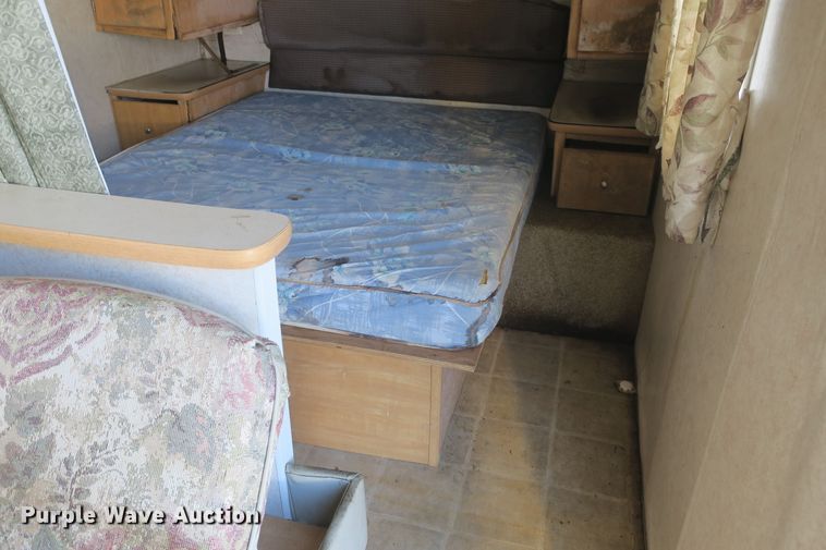 image for item DF5095 2005 Sunray Smokey camper