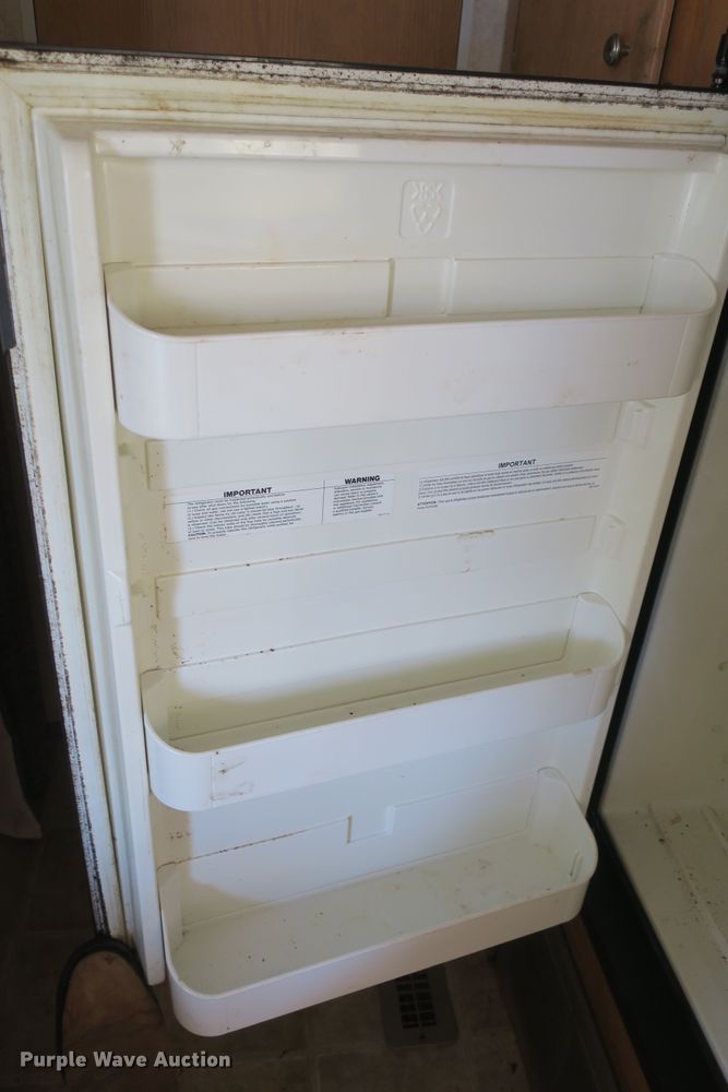 image for item DF5095 2005 Sunray Smokey camper