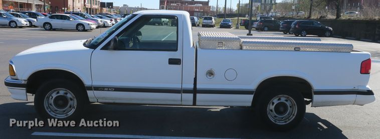 image for item DF5096 1994 Chevrolet S10 pickup truck