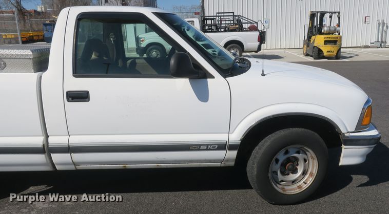 image for item DF5096 1994 Chevrolet S10 pickup truck
