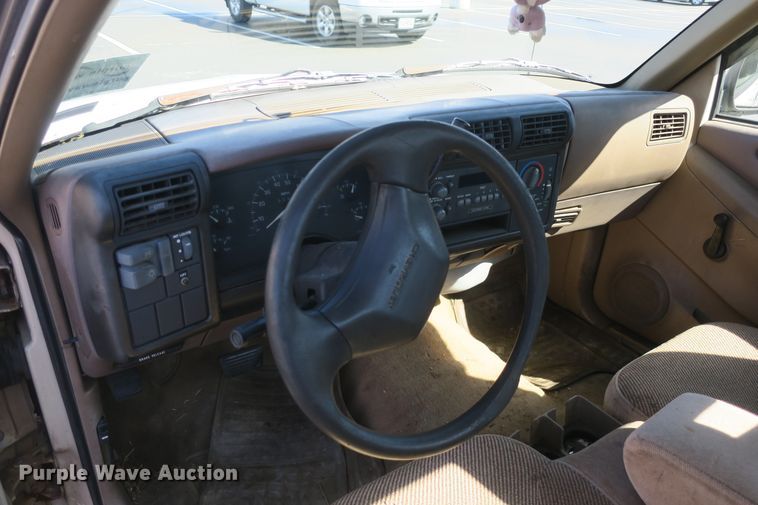 image for item DF5096 1994 Chevrolet S10 pickup truck