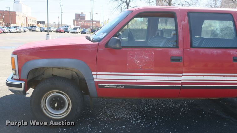 image for item DF5098 1994 Chevrolet Suburban K2500 SUV