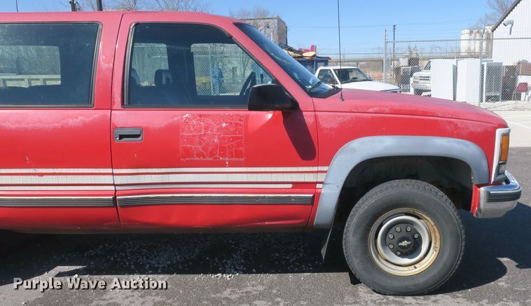 image for item DF5098 1994 Chevrolet Suburban K2500 SUV