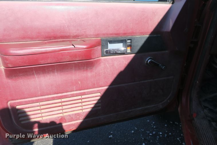 image for item DF5098 1994 Chevrolet Suburban K2500 SUV