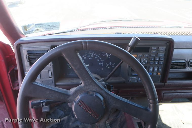 image for item DF5098 1994 Chevrolet Suburban K2500 SUV