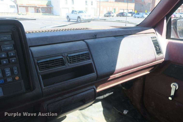 image for item DF5098 1994 Chevrolet Suburban K2500 SUV