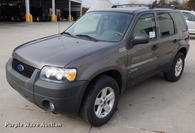 image for item DF5860 2005 Ford Escape Hybrid SUV
