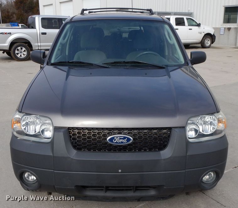 image for item DF5860 2005 Ford Escape Hybrid SUV