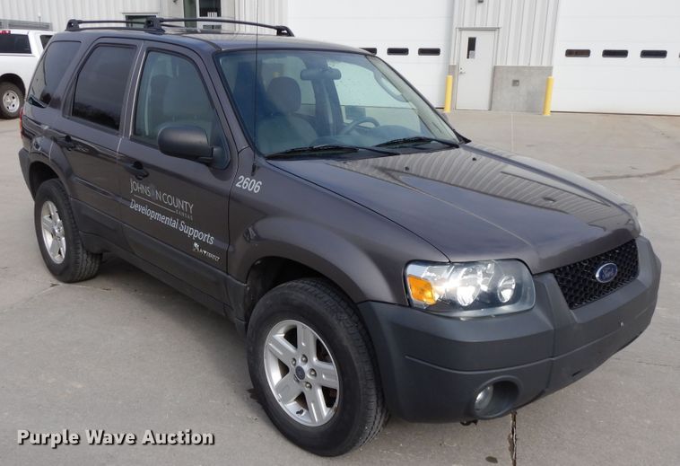 image for item DF5860 2005 Ford Escape Hybrid SUV