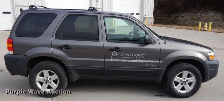 image for item DF5860 2005 Ford Escape Hybrid SUV