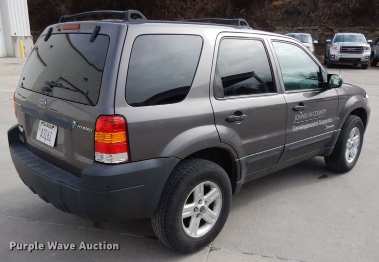image for item DF5860 2005 Ford Escape Hybrid SUV