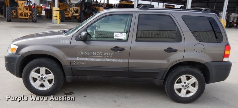 image for item DF5860 2005 Ford Escape Hybrid SUV