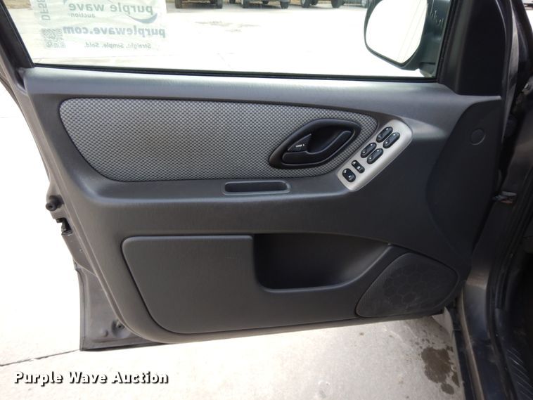 image for item DF5860 2005 Ford Escape Hybrid SUV