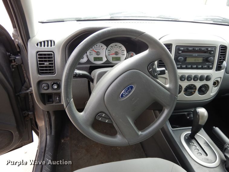 image for item DF5860 2005 Ford Escape Hybrid SUV