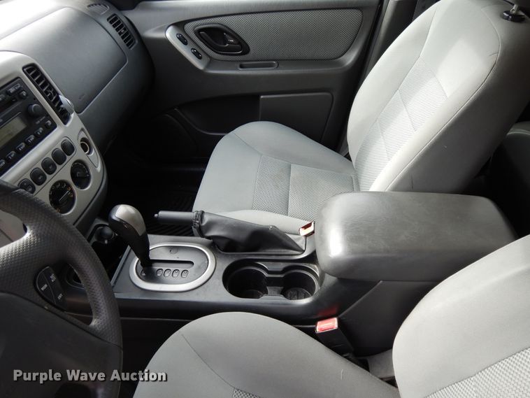 image for item DF5860 2005 Ford Escape Hybrid SUV