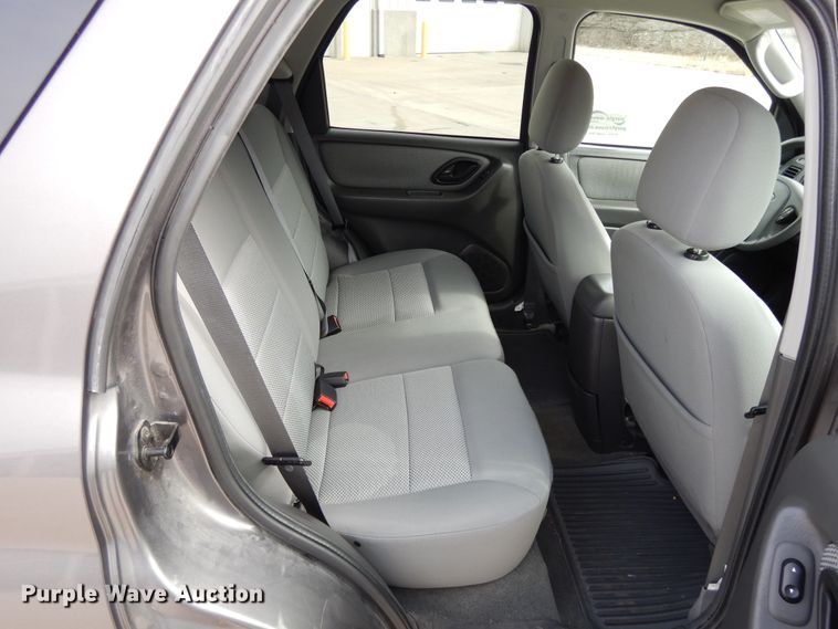 image for item DF5860 2005 Ford Escape Hybrid SUV