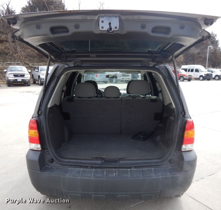 image for item DF5860 2005 Ford Escape Hybrid SUV