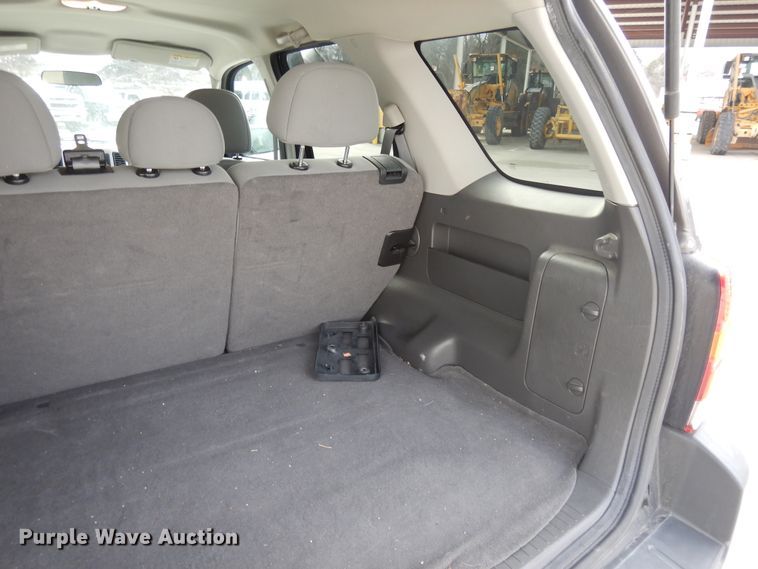 image for item DF5860 2005 Ford Escape Hybrid SUV