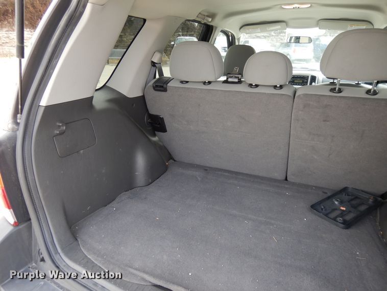 image for item DF5860 2005 Ford Escape Hybrid SUV