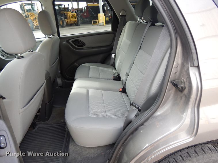 image for item DF5860 2005 Ford Escape Hybrid SUV