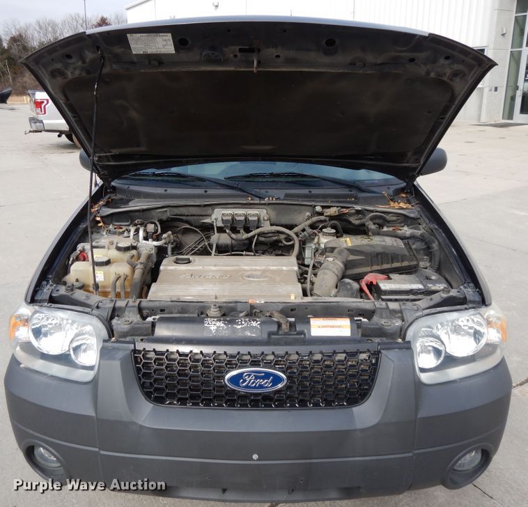 image for item DF5860 2005 Ford Escape Hybrid SUV