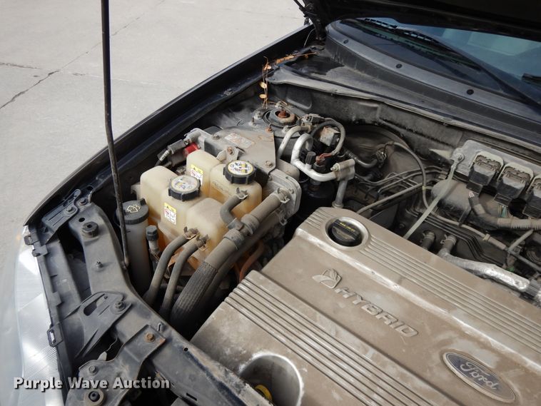 image for item DF5860 2005 Ford Escape Hybrid SUV