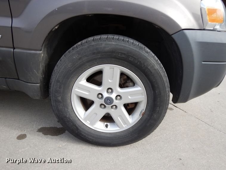 image for item DF5860 2005 Ford Escape Hybrid SUV