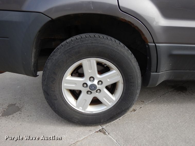 image for item DF5860 2005 Ford Escape Hybrid SUV