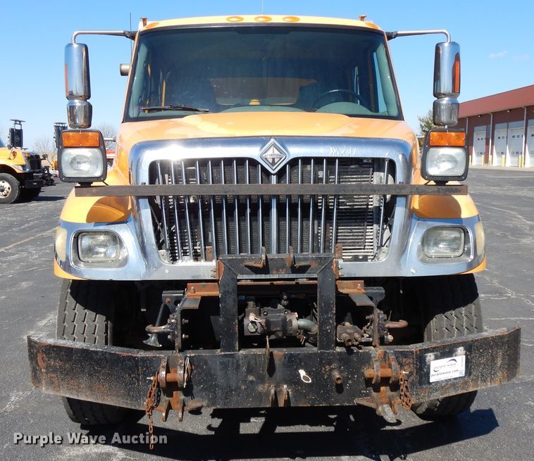 image for item DF5929 2006 International 7400 dump truck
