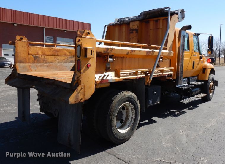 image for item DF5929 2006 International 7400 dump truck