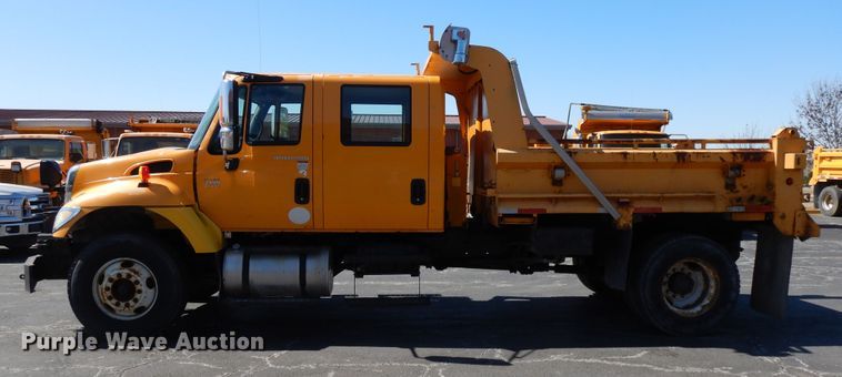 image for item DF5929 2006 International 7400 dump truck