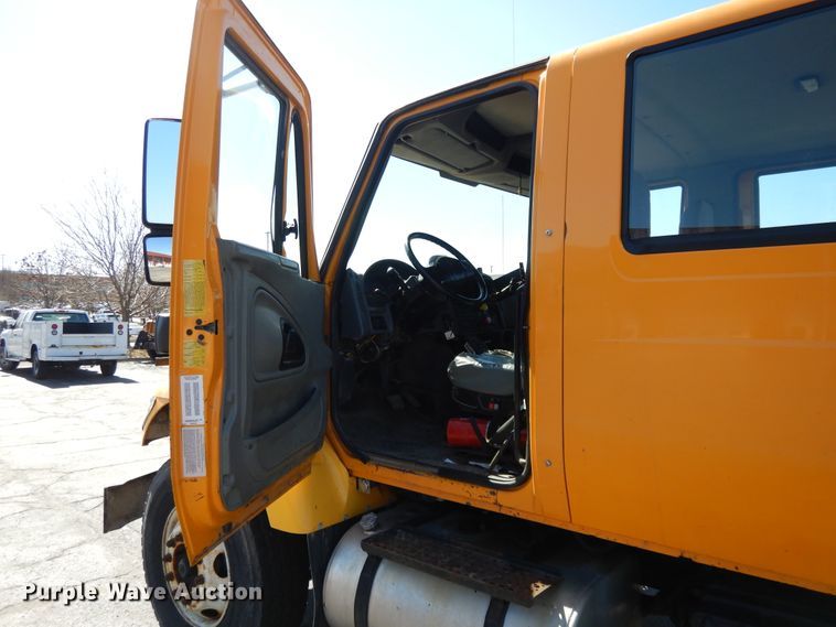 image for item DF5929 2006 International 7400 dump truck