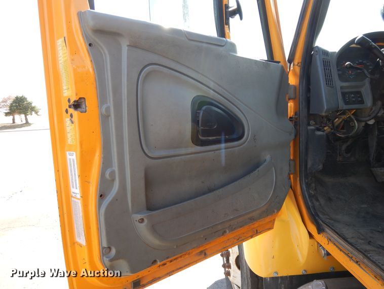 image for item DF5929 2006 International 7400 dump truck